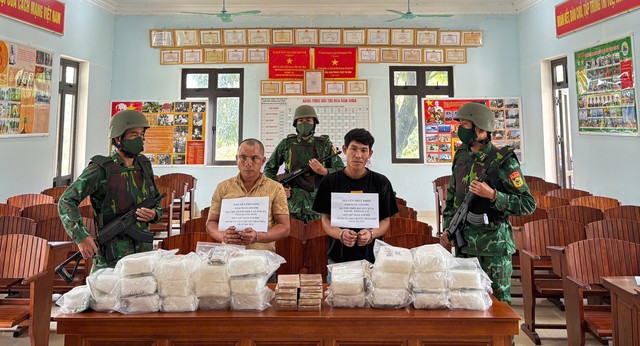 Chặn xe ô tô, bắt giữ Nguyễn Nhất Nhơn SN 1994 và người đi cùng- Ảnh 3.