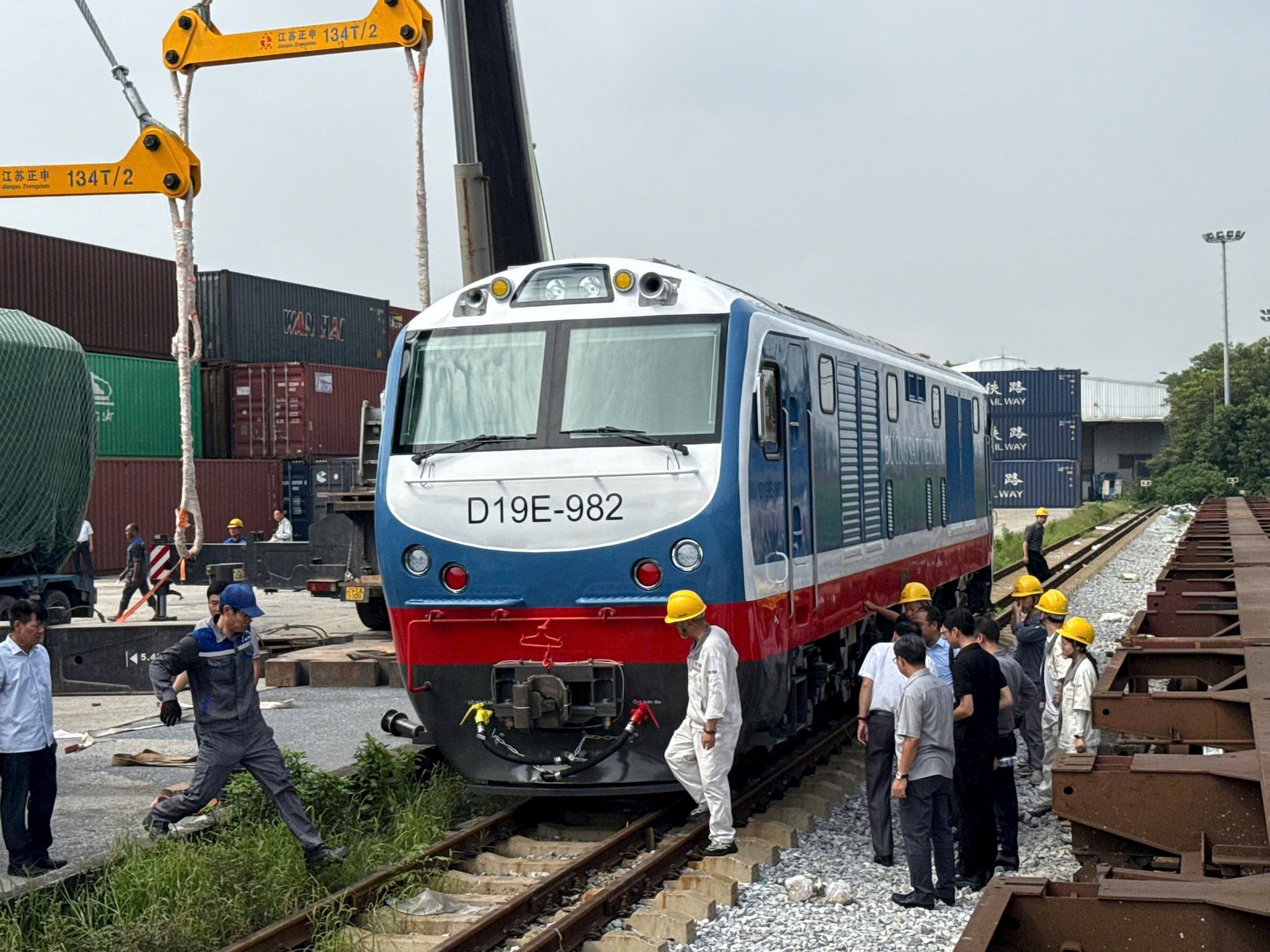 Đường sắt Việt Nam tiếp nhận đầu máy D19E thế hệ mới, cải tiến hơn 40 hạng mục- Ảnh 2.