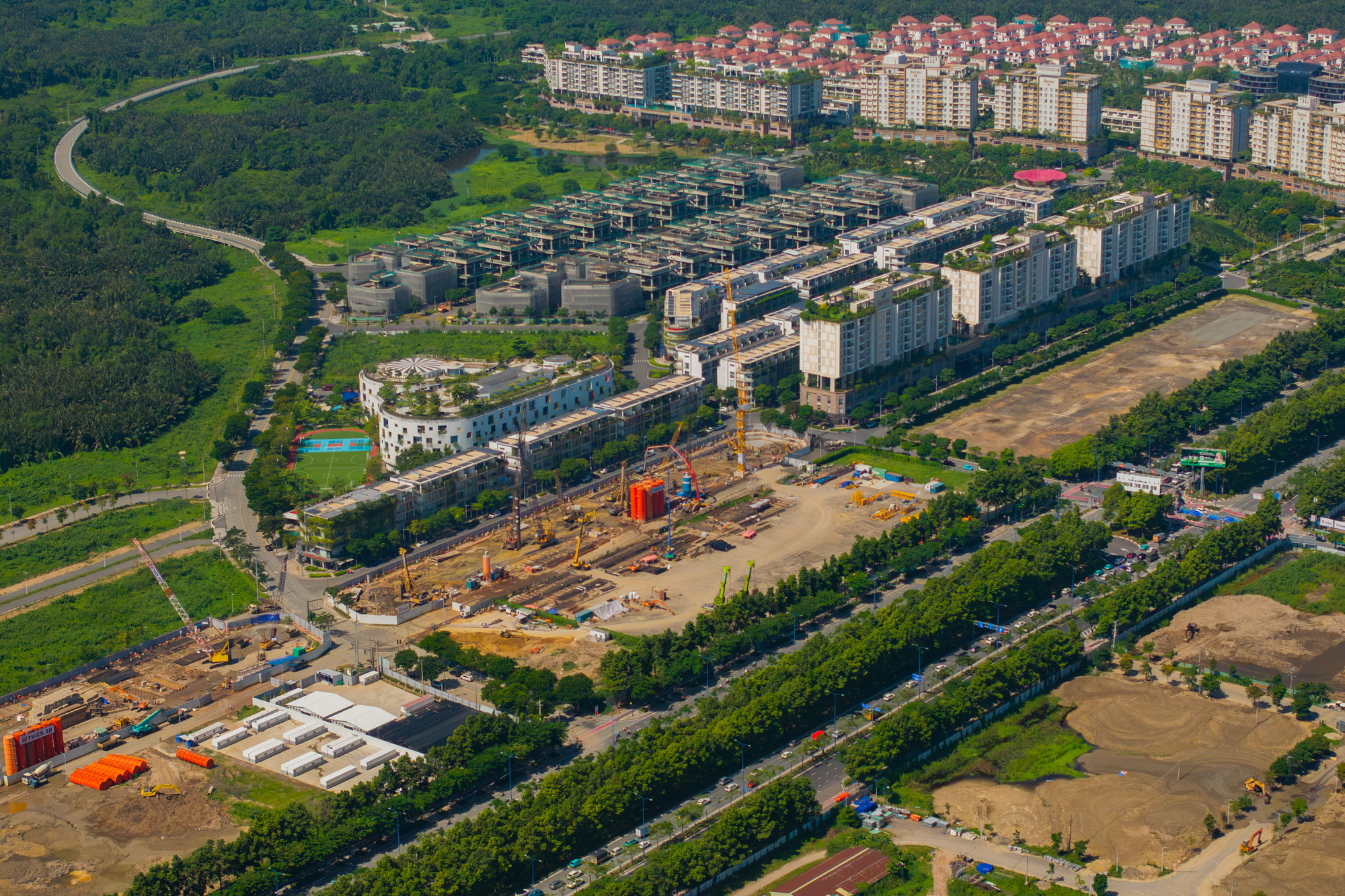 Cận cảnh cầu đi bộ “lá dừa nước” gần 1.000 tỷ qua sông Sài Gòn: Hai đầu cầu đã thành hình, sẽ sử dụng siêu sà lan mà cả nước chỉ có 2 chiếc - Ảnh 10.