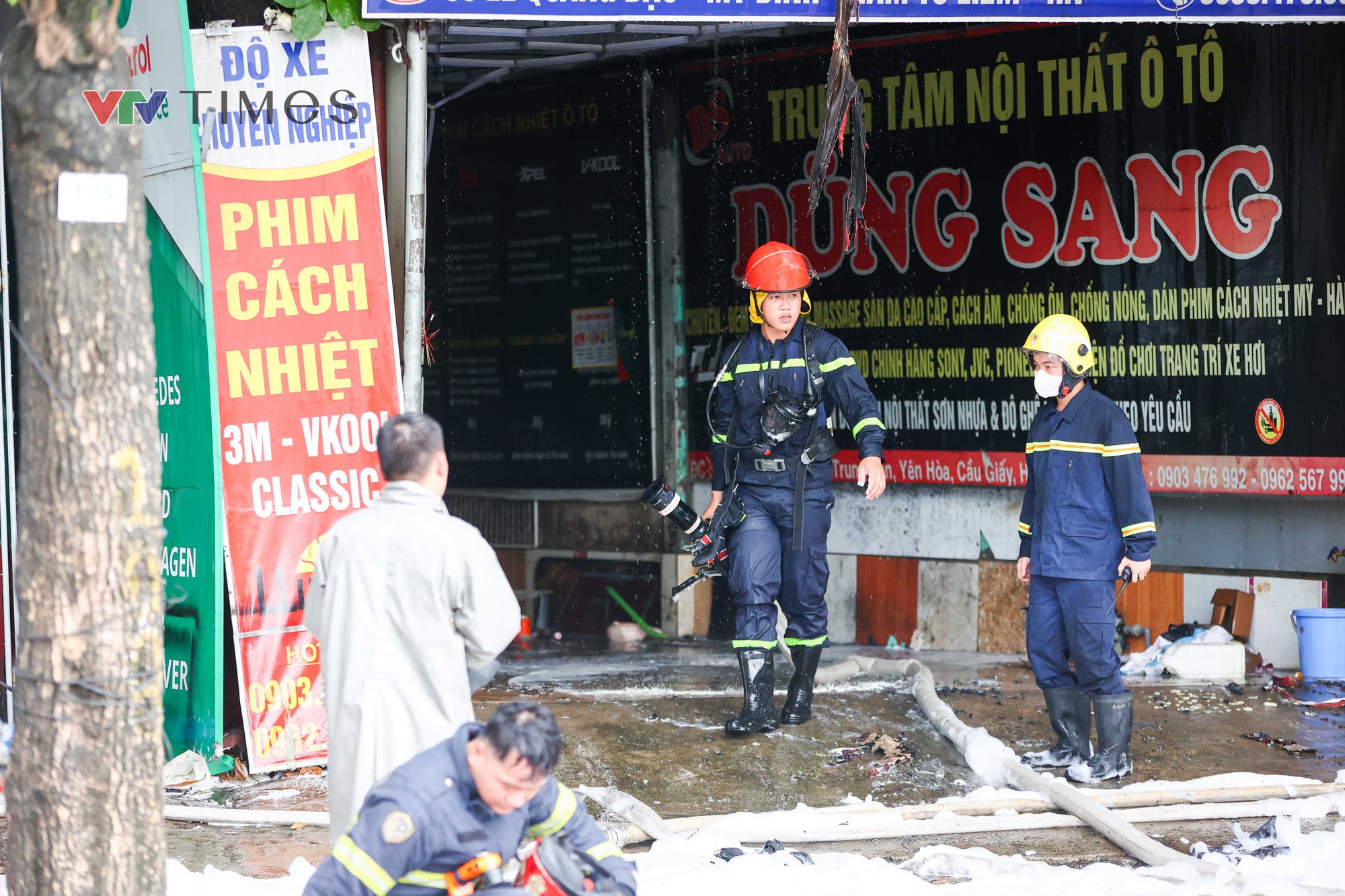 iện trường vụ cháy gara sửa chữa ô tô trên đường Lê Quang Đạo - Ảnh 6.