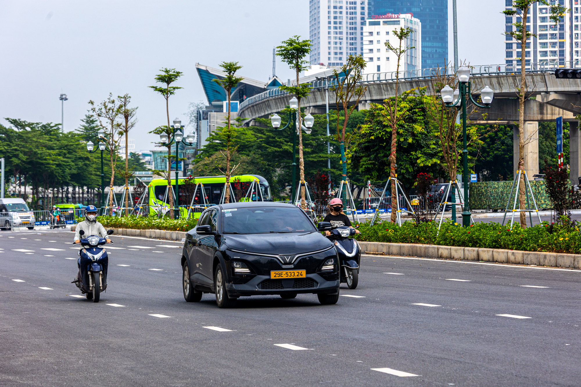 Cận cảnh tuyến đường "đắt nhất hành tinh" giữa trung tâm Hà Nội: Mỗi m2 ngốn 3,5 tỷ đồng, trước ngày thông xe dịp 2/9 - Ảnh 8.