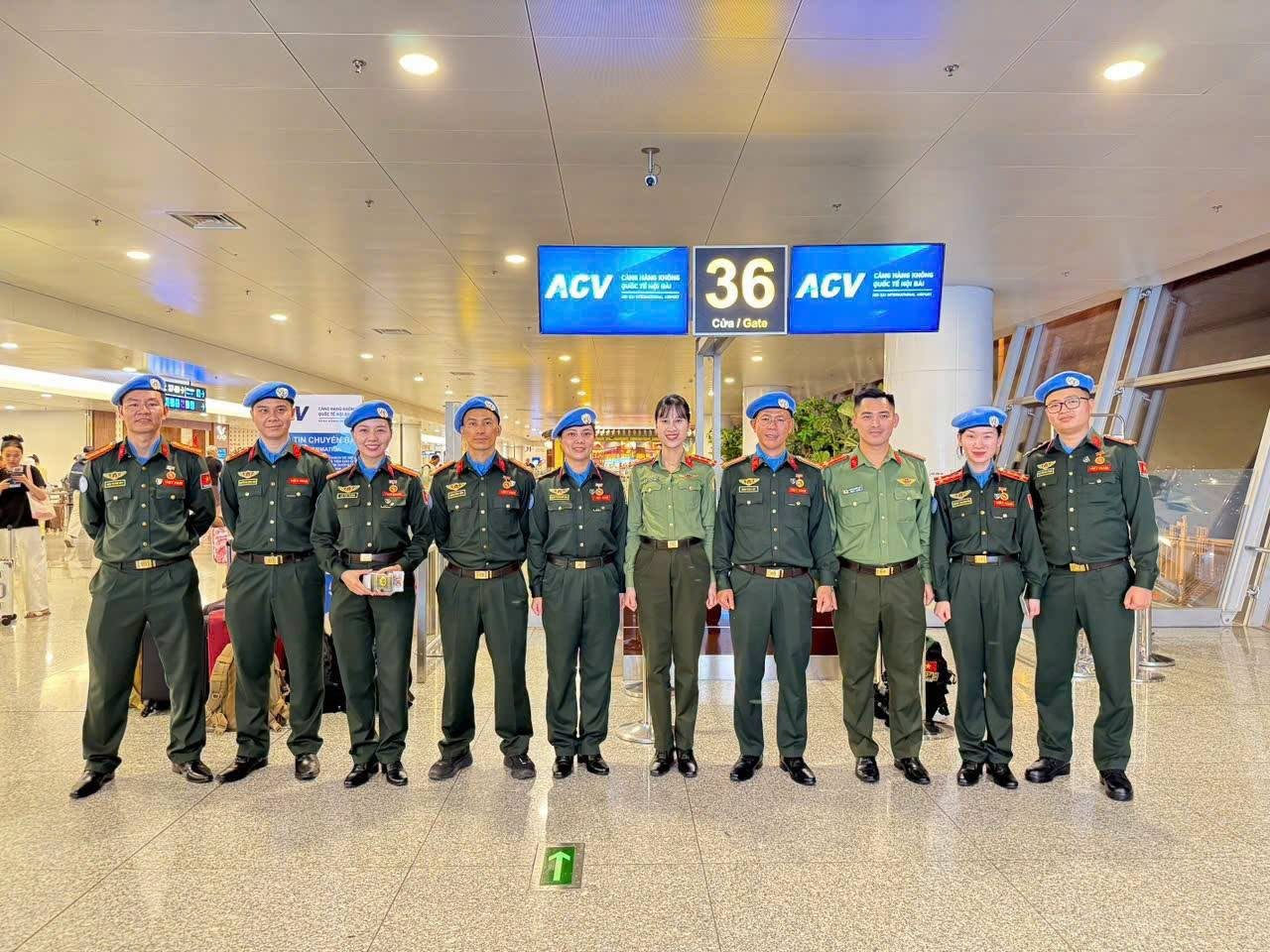 Nhiều ngày trước, sân bay Nội Bài ghi nhận 1 máy bay mang theo sứ mệnh cao cả cất cánh - Ảnh 1. Nhiều ngày trước, sân bay Nội Bài ghi nhận 1 máy bay mang theo sứ mệnh cao cả cất cánh - Ảnh 1.