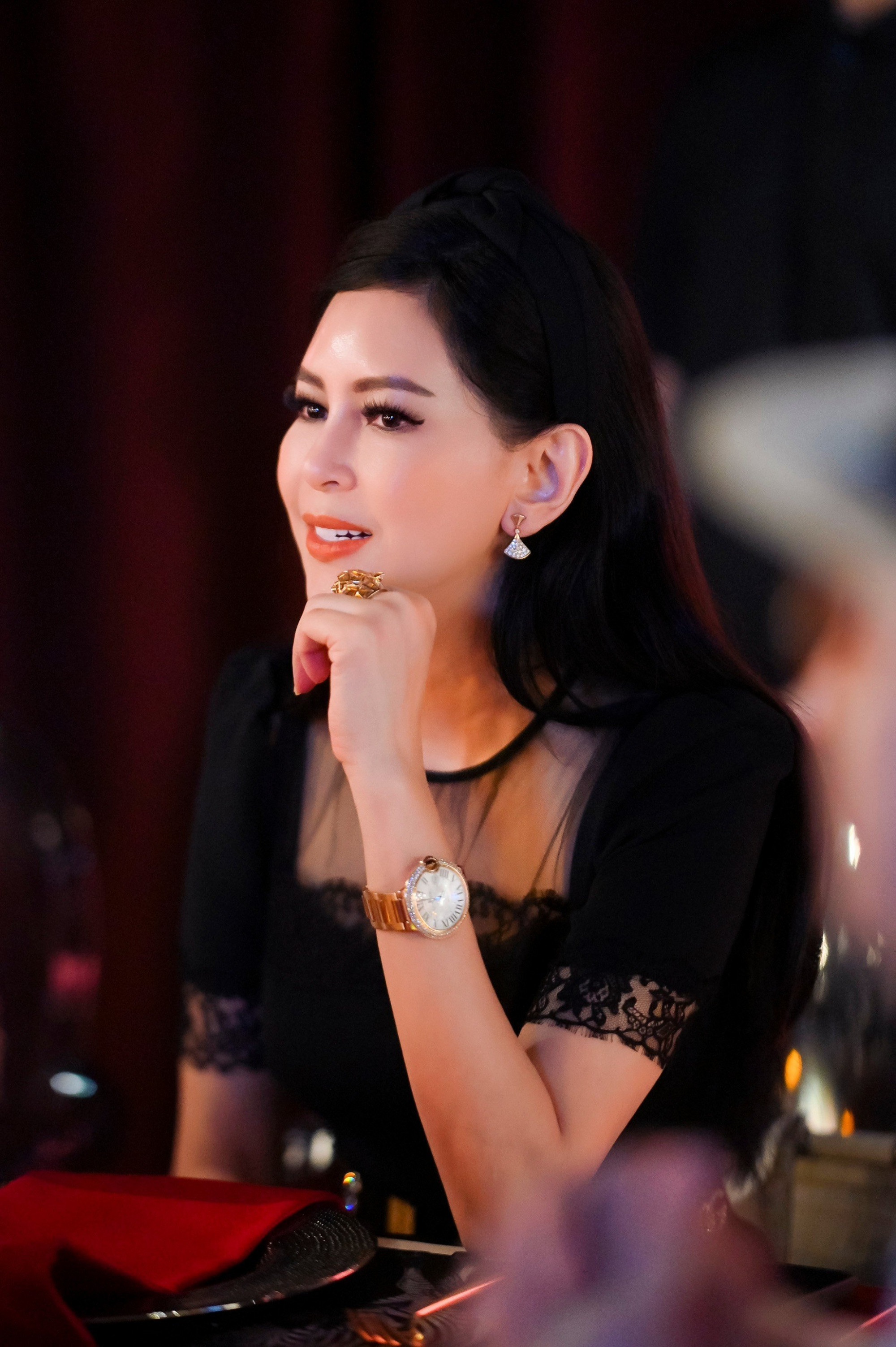 Nữ diễn viên Việt gây sốt vì loạt ảnh nhan sắc không điểm chê trên bìa tạp chí, hoá ra giờ là phu nhân tỷ phú! - Ảnh 10.