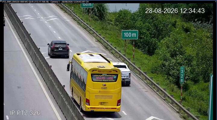 Ngày đầu nghỉ lễ, 9 tài xế bị phạt lỗi không giữ khoảng cách trên cao tốc- Ảnh 1.