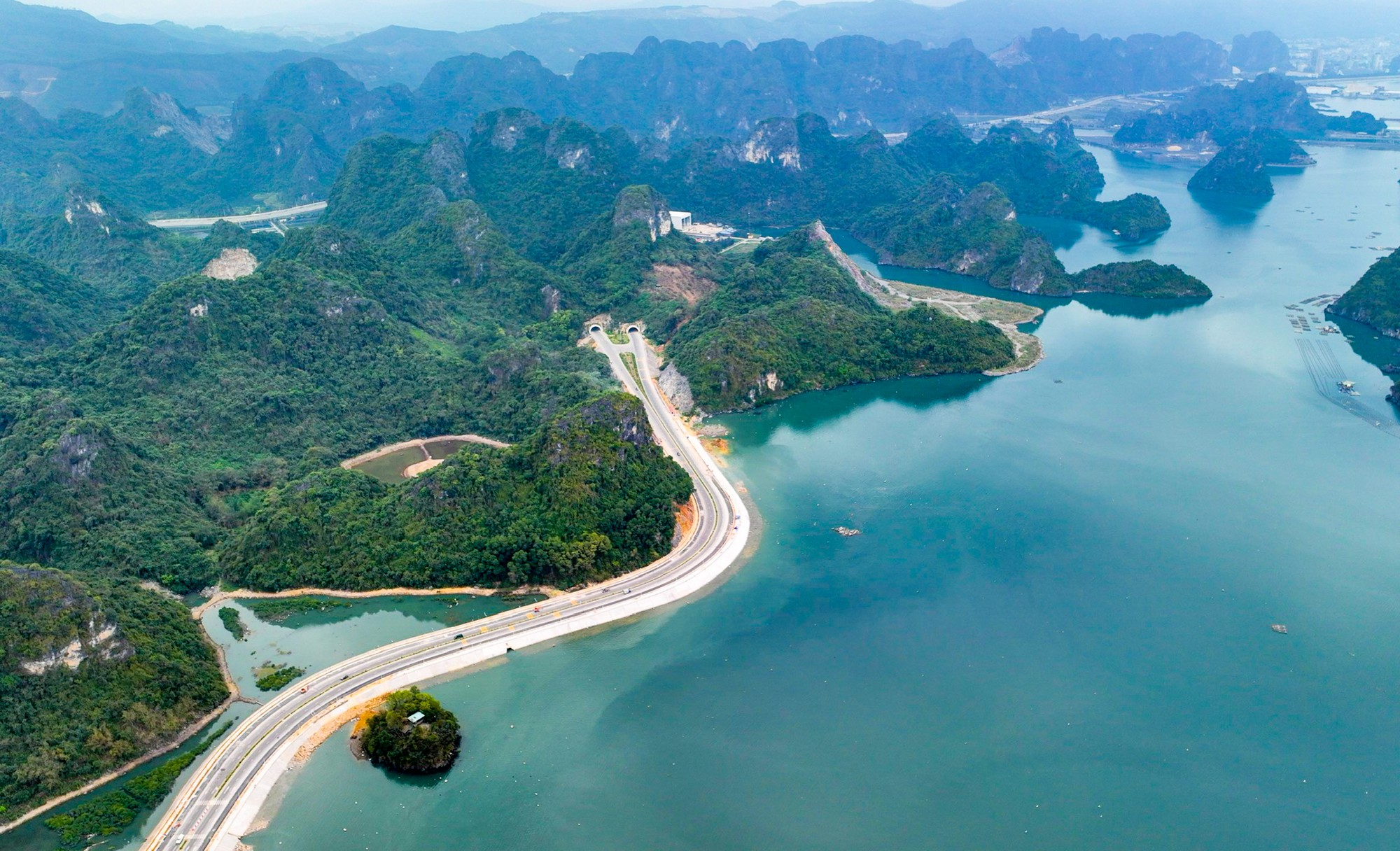Quốc hội sẽ xem xét, quyết định thành lập hai thành phố trực thuộc Trung ương ngay trong tháng này- Ảnh 1.