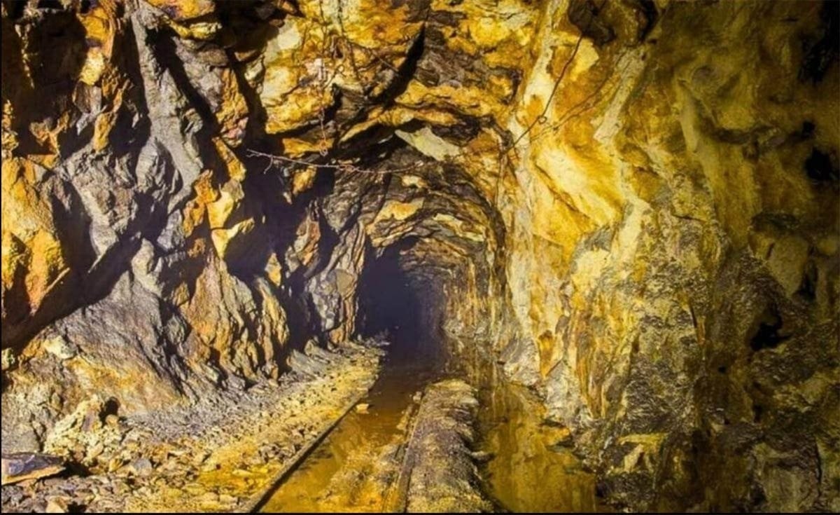Liên tiếp khoan thăm dò, phát hiện 2 mạch vàng hàm lượng cao, một hệ thống khoáng hóa chưa từng có lộ diện - Ảnh 2.