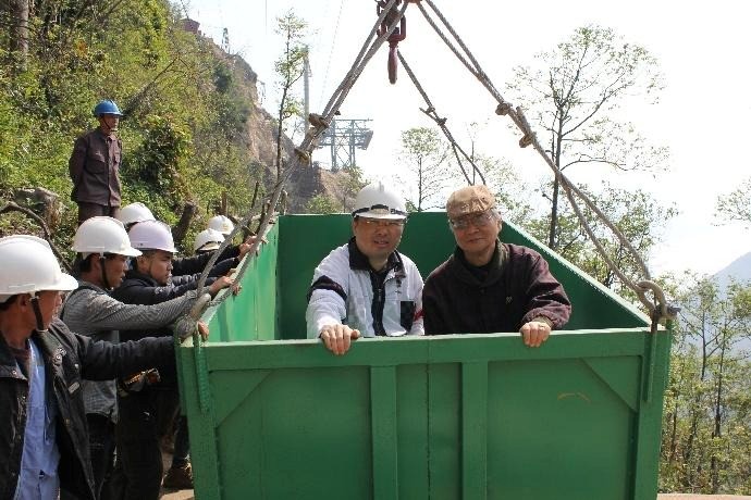 Những bức ảnh chưa từng thấy về cáp treo Fansipan 10 năm trước: Đằng sau 15 phút lên nóc nhà Đông Dương - Ảnh 25.