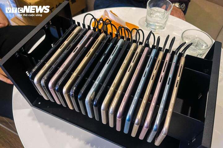 Thao túng tương tác mạng xã hội bằng phonefarm tích hợp AI ngày càng tinh vi- Ảnh 2.