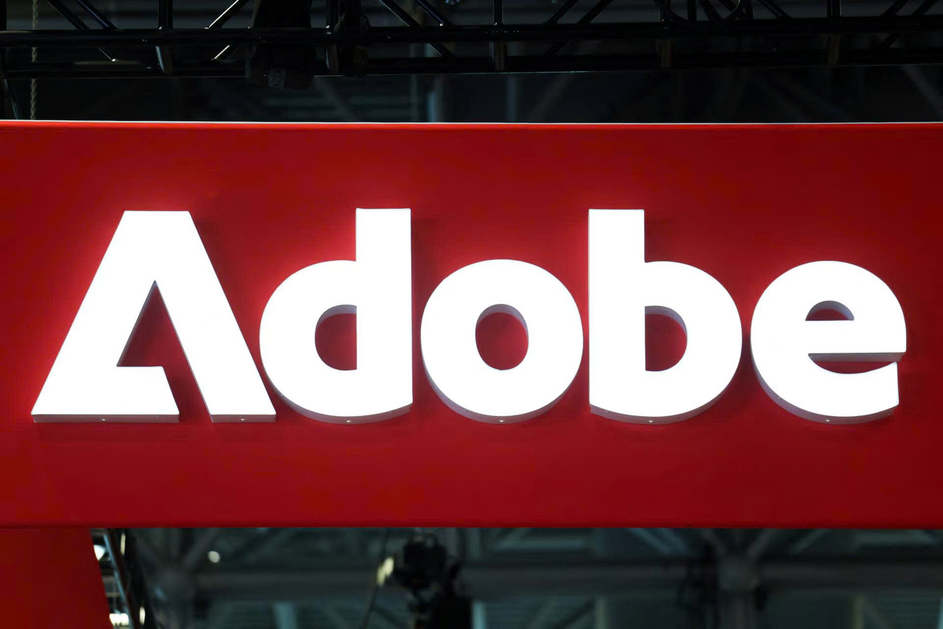 Cảnh báo tình trạng mua phần mềm Adobe giá rẻ khiến mất trắng dữ liệu - Ảnh 2. Cảnh báo tình trạng mua phần mềm Adobe giá rẻ khiến mất trắng dữ liệu - Ảnh 2.