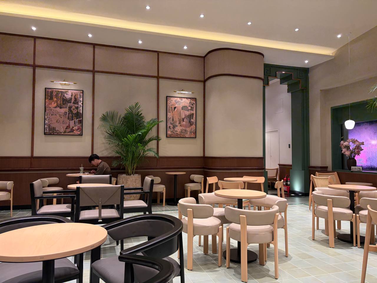 Đi một vòng Phúc Long mới bên Hồ Gươm mới hiểu vì sao người ta chấp nhận chờ 30 phút chỉ để có vị trí này! - Ảnh 17.