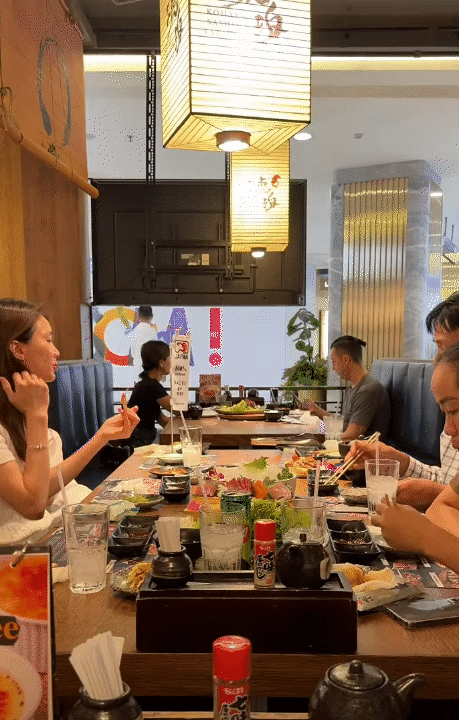 Hậu ly hôn chồng Hàn, mẹ đơn thân Việt "sống chill" cỡ này: Bay hạnh thương gia, đưa các con đi vi vu khắp nơi- Ảnh 8.