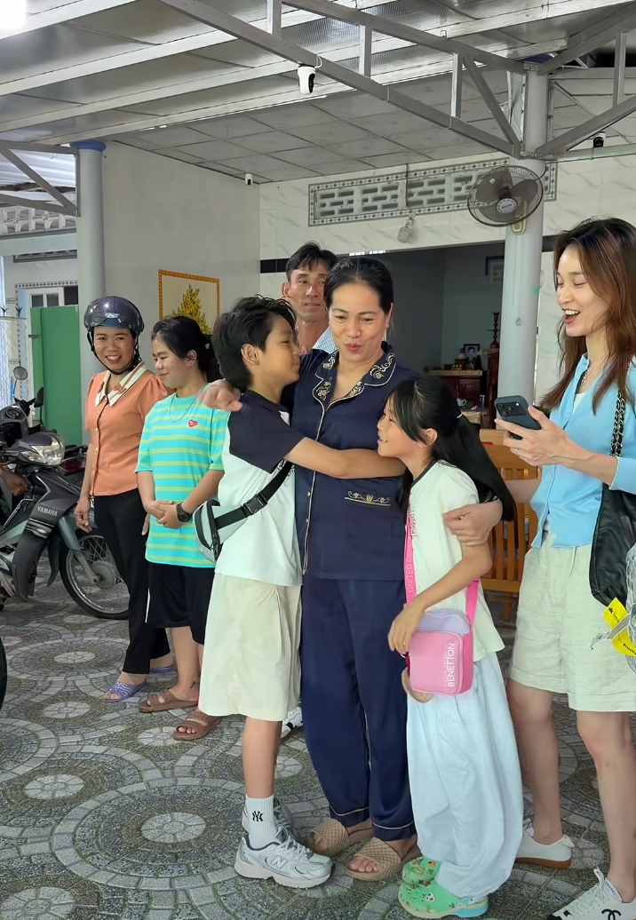 Hậu ly hôn chồng Hàn, mẹ đơn thân Việt "sống chill" cỡ này: Bay hạnh thương gia, đưa các con đi vi vu khắp nơi- Ảnh 5.