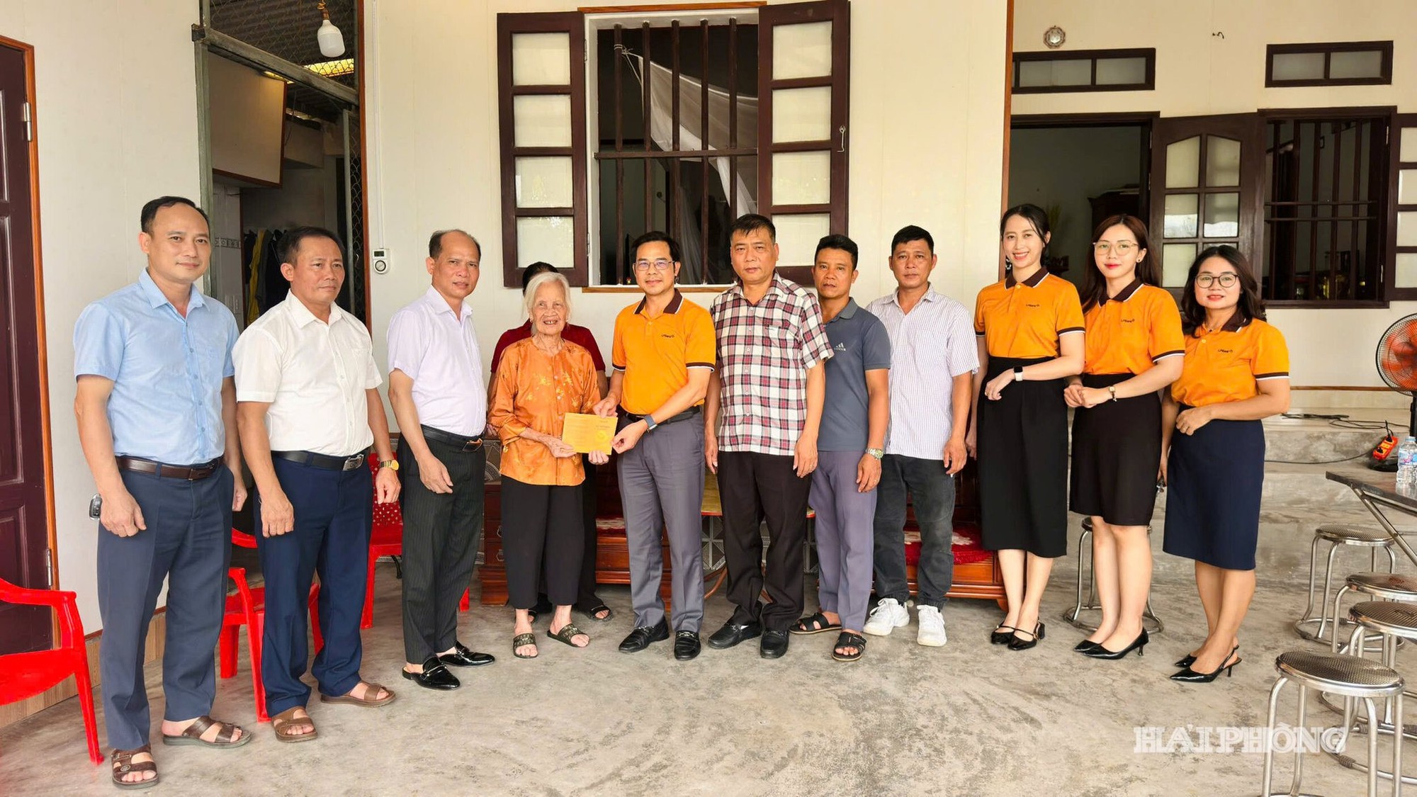 Tập đoàn Vingroup chính thức hỗ trợ 5 triệu đồng/người/tháng cho 16 con liệt sĩ ở Hải Phòng đến khi đủ 18 tuổi- Ảnh 1.
