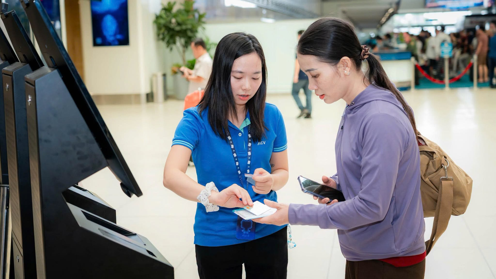 Cảnh tượng ngay lúc này tại sân bay Nội Bài - Ảnh 8.