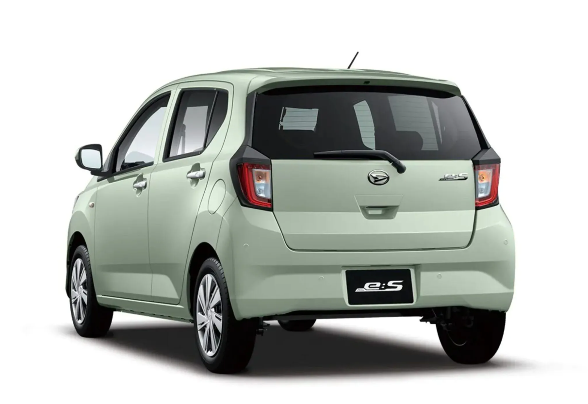 Điểm đặc biệt của chiếc ô tô giá chỉ 180 triệu, “uống” 3,7 lít/100 km - Ảnh 2.