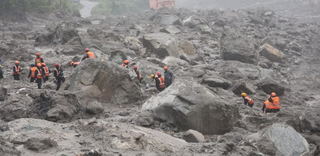 898 công nhân vẫn mất tích sau lũ quét ở Nepal- Ảnh 1.