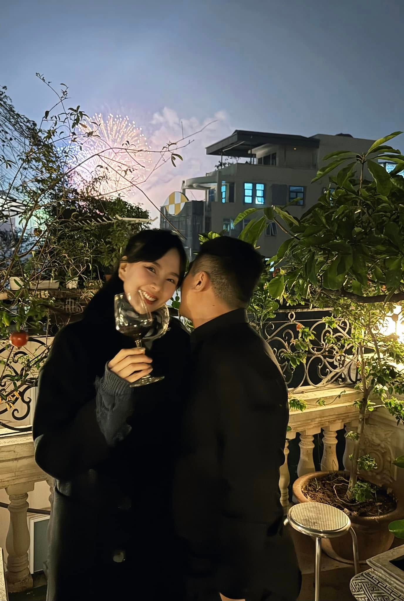 Cơ ngơi 4 tầng đẹp như lâu đài của MC Mai Ngọc- Ảnh 1.