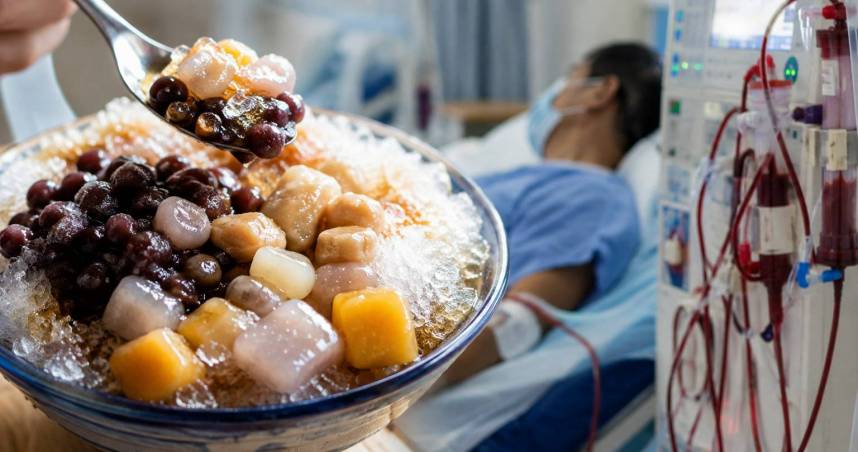 Người đàn ông 65 tuổi đã phải nhập viện cấp cứu sau khi ăn món ăn thừa này, bác sĩ cảnh báo 5 món dù cất tủ lạnh vẫn nên bỏ - Ảnh 3.