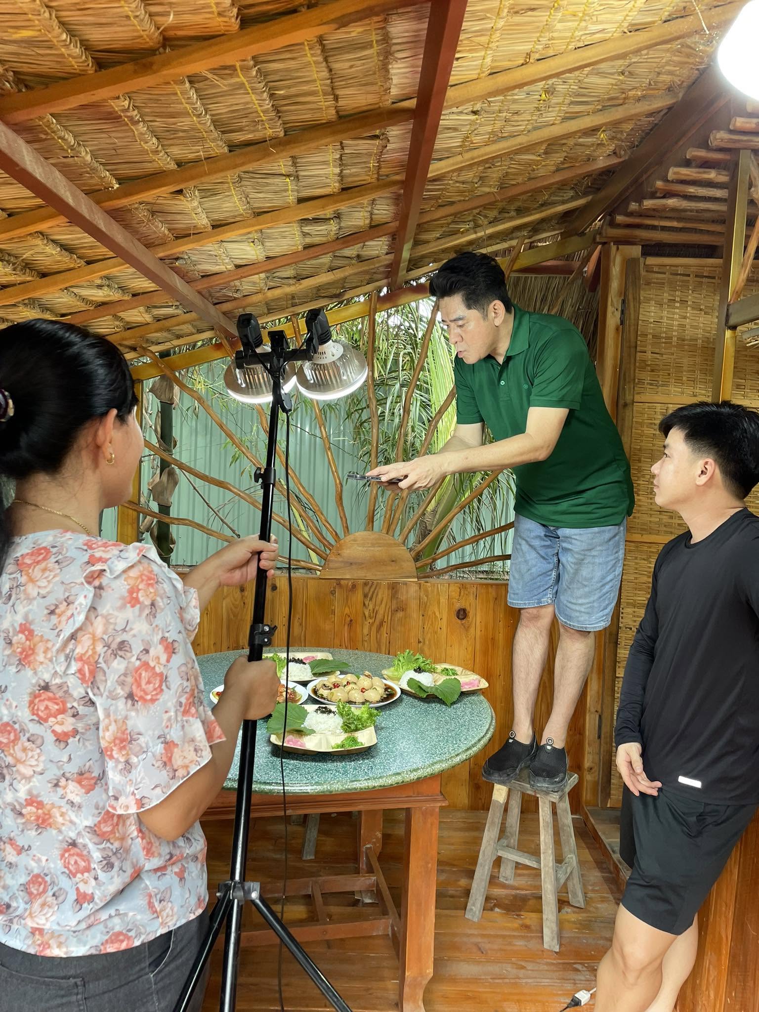 Nam nghệ sĩ đình đám bỏ phố về quê, ở trong nhà lá 36 m2, hằng ngày chỉ làm một việc mà ai cũng ao ước- Ảnh 8.