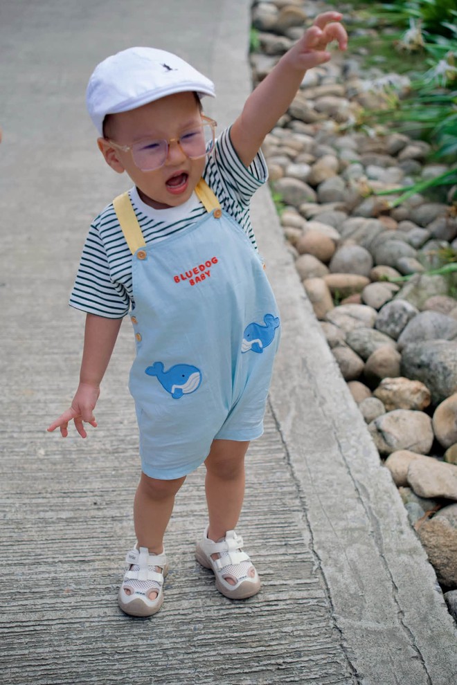 Phương Oanh khoe ảnh cặp sinh đôi mừng Tết Độc Lập, nhìn biểu cảm của cô con gái mà ai cũng phì cười- Ảnh 5.
