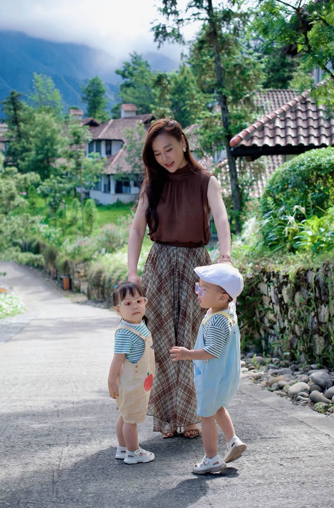 Phương Oanh khoe ảnh cặp sinh đôi mừng Tết Độc Lập, nhìn biểu cảm của cô con gái mà ai cũng phì cười- Ảnh 7.