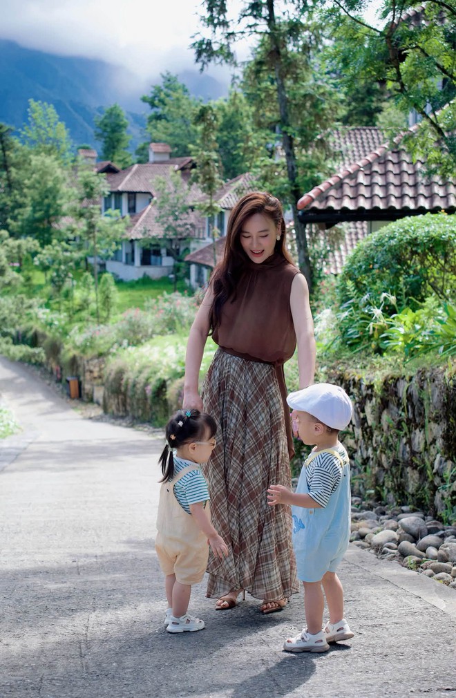 Phương Oanh khoe ảnh cặp sinh đôi mừng Tết Độc Lập, nhìn biểu cảm của cô con gái mà ai cũng phì cười- Ảnh 8.