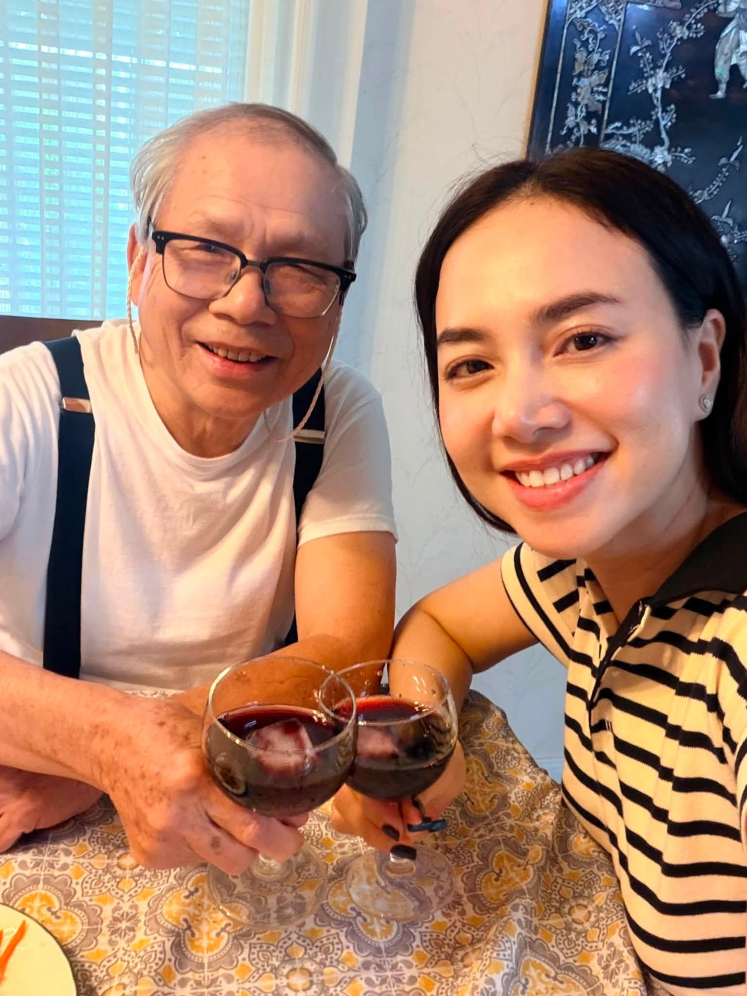Nữ nghệ sĩ Việt sang Mỹ thăm bố chồng, chia sẻ điều khiến cô cảm động- Ảnh 1.