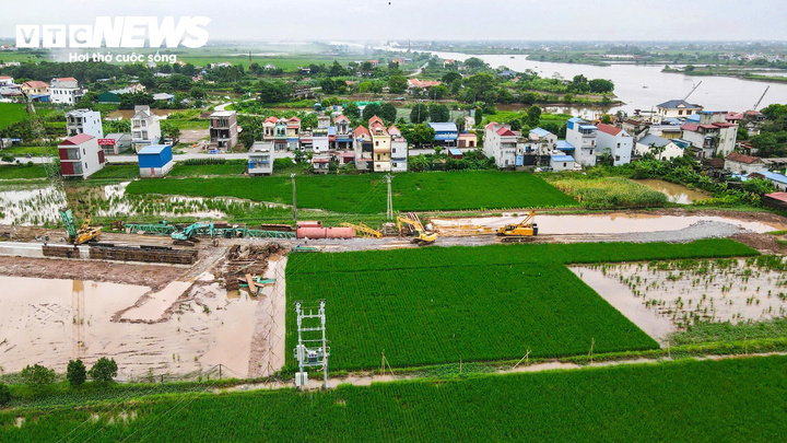 Diện mạo cây cầu vượt sông gần 600 tỷ đồng dần thành hình tại Ninh Bình- Ảnh 9.