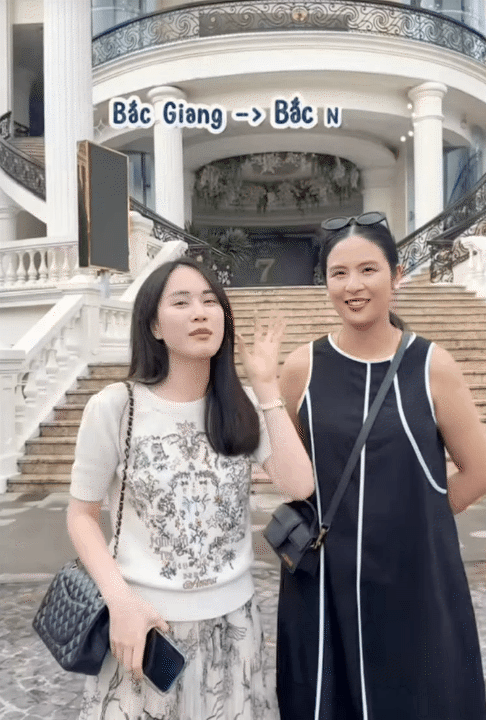 Cơ ngơi 4 tầng đẹp như lâu đài của MC Mai Ngọc- Ảnh 3.