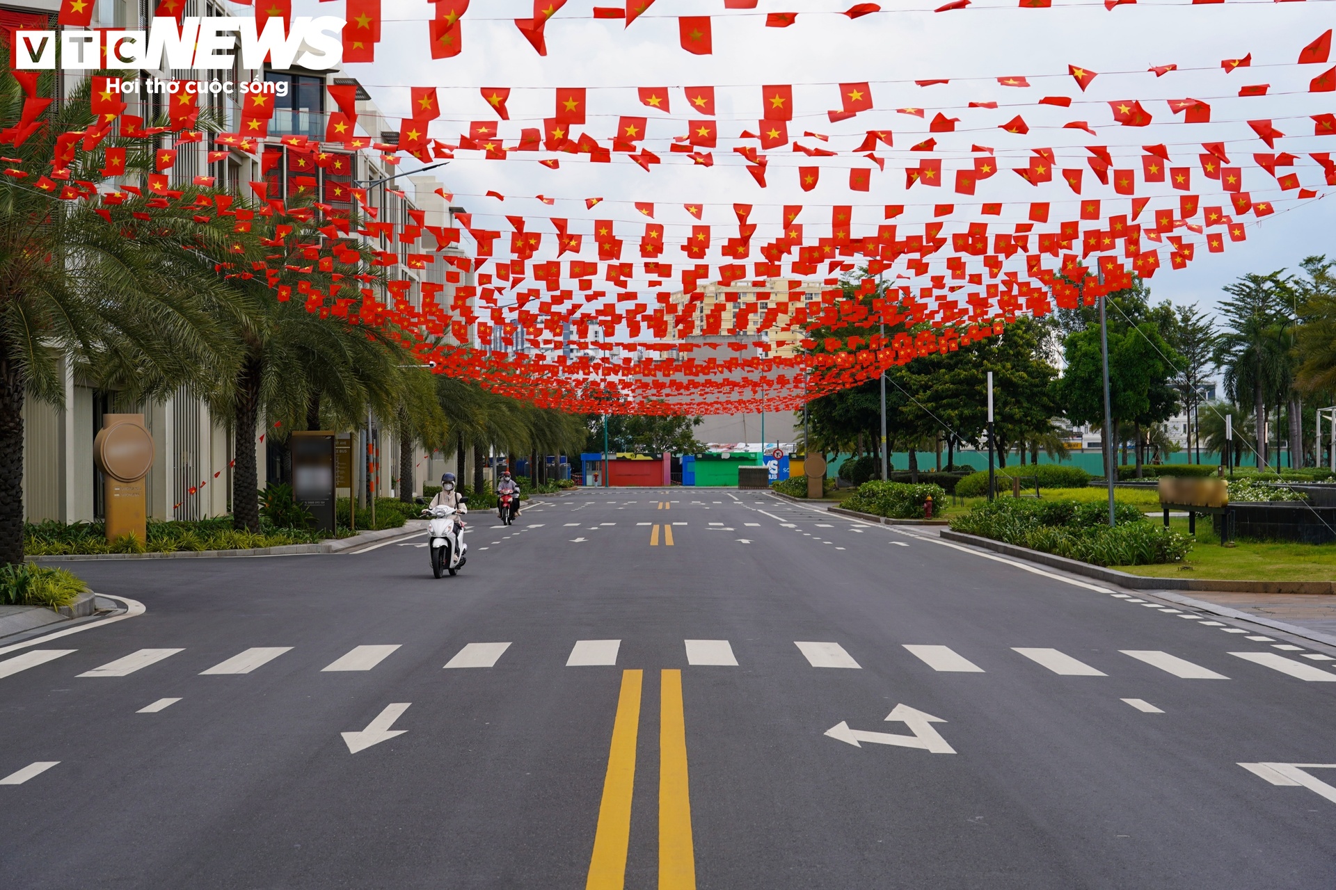 Phố phường Hà Nội, TP.HCM đỏ thắm sắc cờ dịp Quốc khánh 2/9- Ảnh 24.