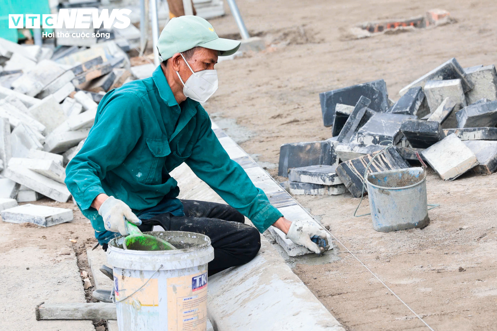 Công nhân Hà Nội bám công trường, chạy đua tiến độ xuyên lễ 2/9- Ảnh 4.