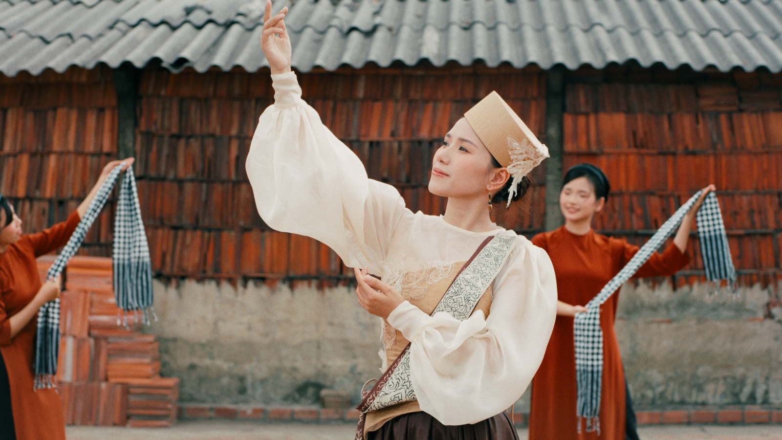 Việt Nam có “thần tượng mạng” gia thế khủng đỗ Nhạc viện năm 9 tuổi, từ bỏ hào quang đi làm giảng viên- Ảnh 3.