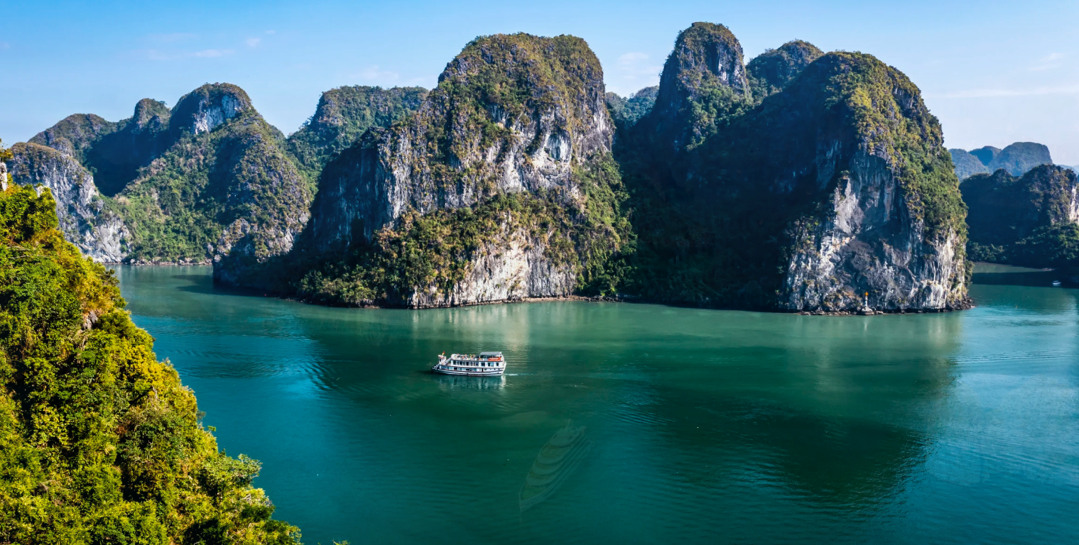 Hôm nay - 1/9, địa phương 1,5 triệu dân này chính thức trở thành thành phố trực thuộc Trung ương thứ 8 của Việt Nam: Thu 51.000 tỷ đồng sau 8 tháng từ du lịch, sở hữu “sống lưng khủng long” 2.000 bậc giữa vùng biên - Ảnh 2.