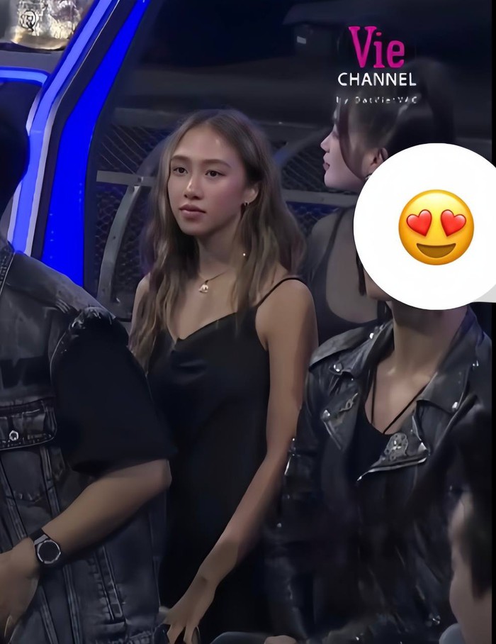 Ái nữ 19 tuổi giật trọn spotlight tại show Chông Gai: Khí chất cực phẩm, 1 cú lắc hông "chặt đẹp" mọi khung hình- Ảnh 5.