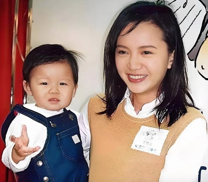 'Ngọc nữ vạn người mê' từ bỏ hào quang, làm mẹ đơn thân hơn 2 thập kỷ- Ảnh 3.