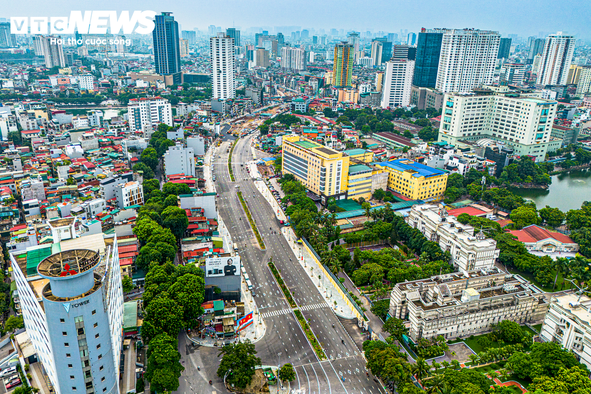 Công nhân Hà Nội bám công trường, chạy đua tiến độ xuyên lễ 2/9- Ảnh 1.