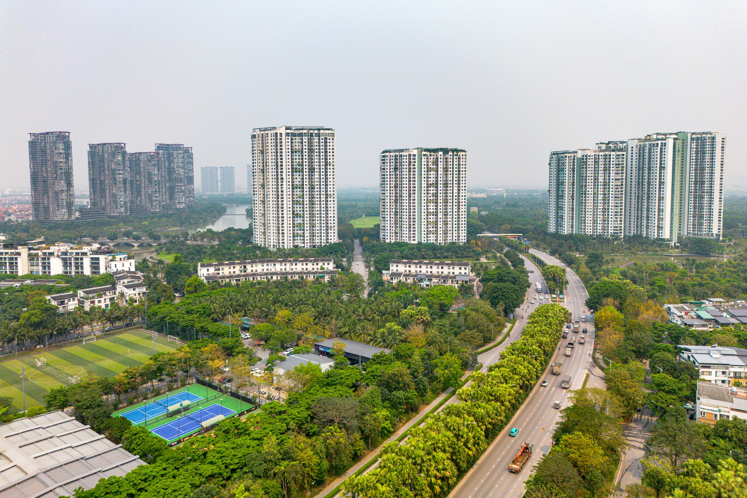 Quá nhanh: 10 tháng làm xong hơn 60% siêu sân vận động lớn thứ hai Việt Nam, khán đài 60.000 chỗ dần thành hình, chuẩn bị lắp mái vòm thép nặng gấp đôi tháp Eiffel - Ảnh 13.