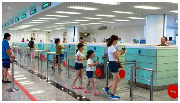 Từ bây giờ, người Việt Nam xuất, nhập cảnh tại cửa khẩu sân bay Nội Bài cần chú ý - Ảnh 2.