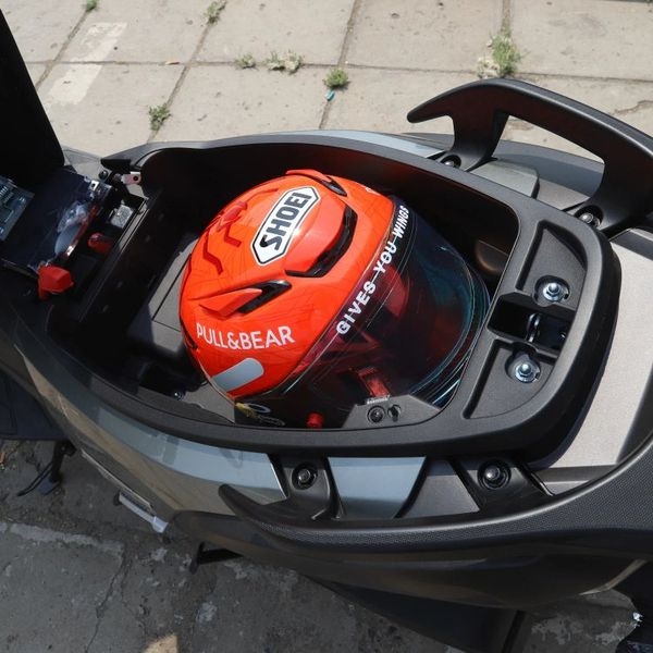 Xe tay ga 250cc trang bị radar sóng milimet giá 58 triệu đe dọa Honda SH160i tại Việt Nam - Ảnh 4.