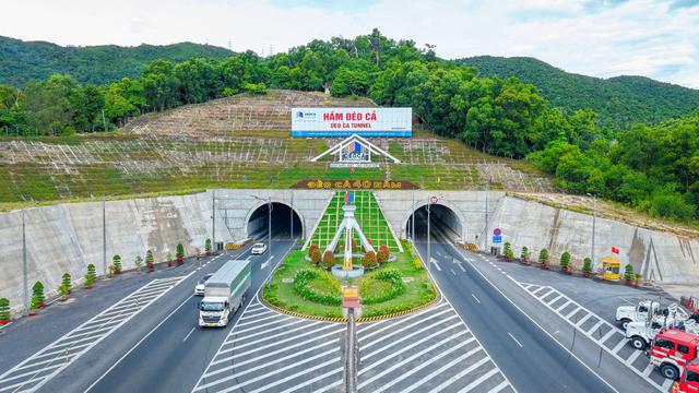 Tập đoàn Đèo Cả nhận chuyển nhượng 25 triệu cổ phiếu HHV- Ảnh 1. Tập đoàn Đèo Cả nhận chuyển nhượng 25 triệu cổ phiếu HHV- Ảnh 1.