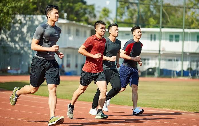 Nằm "cày" điện thoại hơn 5 tiếng mỗi ngày, nam sinh bỗng không thể đi lại: Bác sĩ cảnh báo 3 dấu hiệu không được bỏ qua - Ảnh 3.