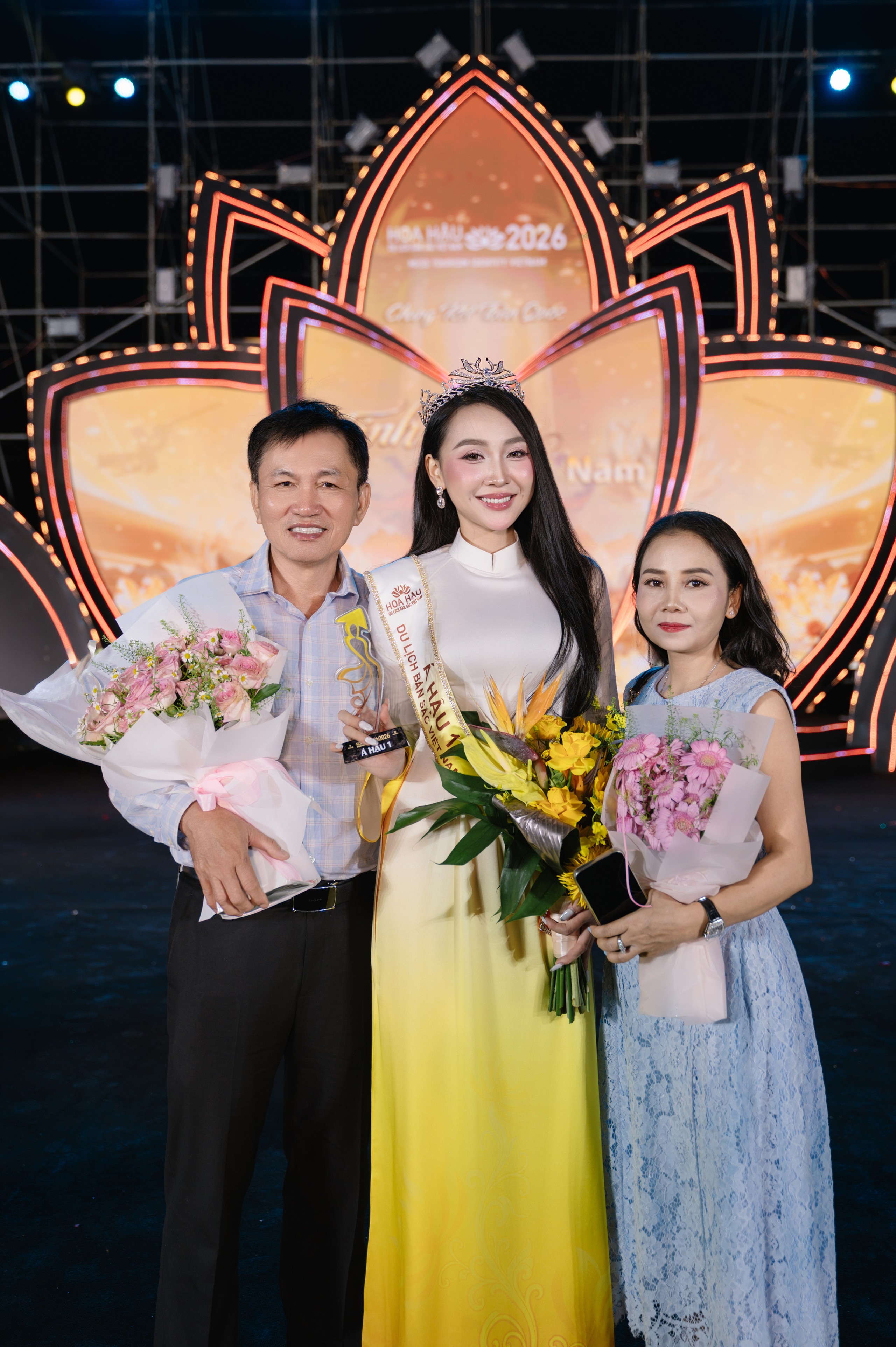 Á hậu sinh năm 2003 vừa đăng quang: Là học trò 10 năm của cặp đôi nổi tiếng, được mẹ ruột trang điểm cho khi đi thi- Ảnh 5.