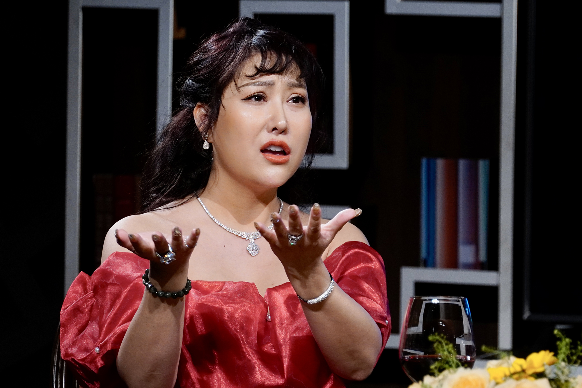 Mẹ đơn thân là Phó viện trưởng được đại gia miền Tây U60 yêu say đắm: Chiều chuộng như "công chúa", đưa về quê ra mắt gia đình- Ảnh 4.