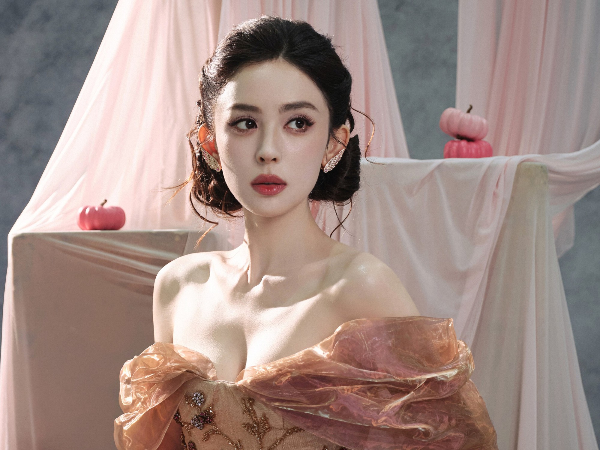 5 mỹ nhân Tân Cương đẹp nhất Cbiz: Địch Lệ Nhiệt Ba dẫn đầu, người cuối được ví như bước ra từ bích họa - Ảnh 4.