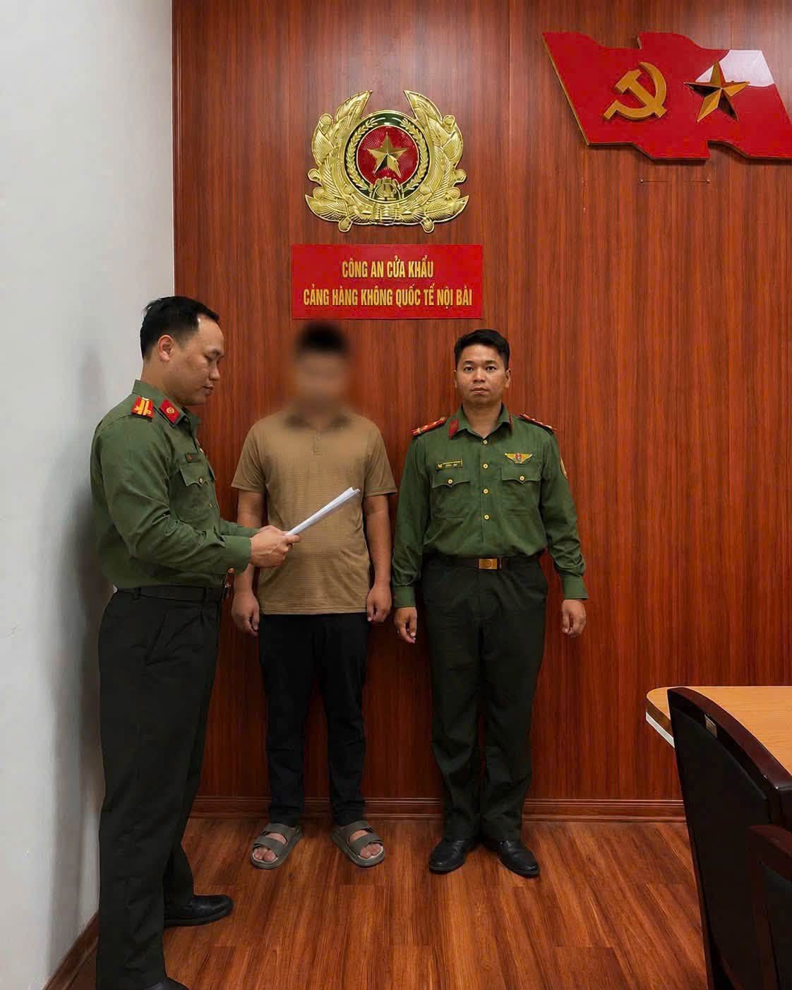 Nhiều ngày trước, kịp thời xử lý 1 đối tượng tại sân bay Nội Bài, phạt 15,5 triệu đồng - Ảnh 1.