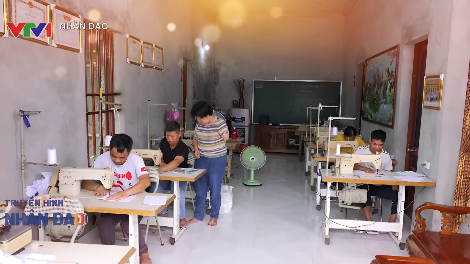 Từ người đi tìm cơ hội đến người mở lối cho hơn 700 người khuyết tật - Ảnh 1. Từ người đi tìm cơ hội đến người mở lối cho hơn 700 người khuyết tật - Ảnh 1.