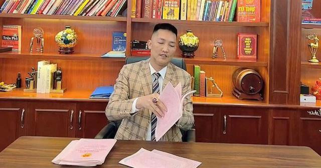 Bất ngờ: Huấn Hoa Hồng từng là Chủ tịch công ty bất động sản với slogan nổi tiếng “có làm thì mới có ăn”- Ảnh 1.