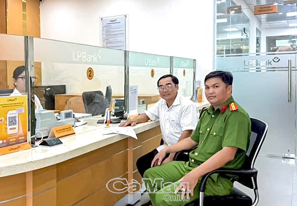 Công an xác minh giao dịch chuyển khoản 747.500.000 đồng giữa Nguyễn Thị Phương Hoa và Trần Văn Phúc: 1 người được mời đến ngân hàng làm việc- Ảnh 1.