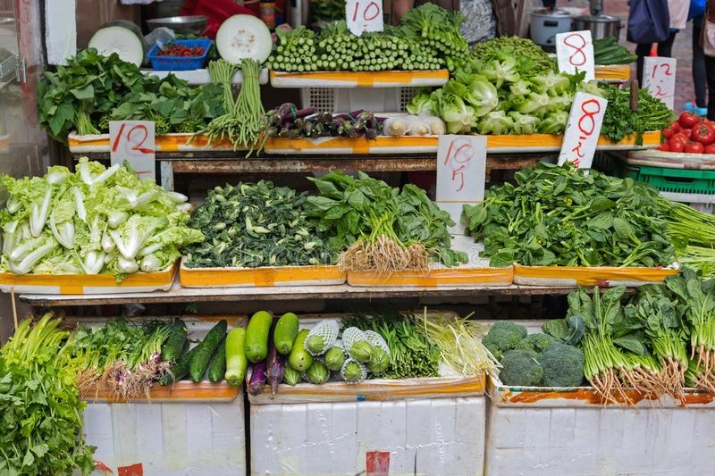 Người bán rau nói thật: Khách thường chọn bó xanh mướt, người trong nghề lại quan sát kỹ 3 đặc điểm này - Ảnh 1.