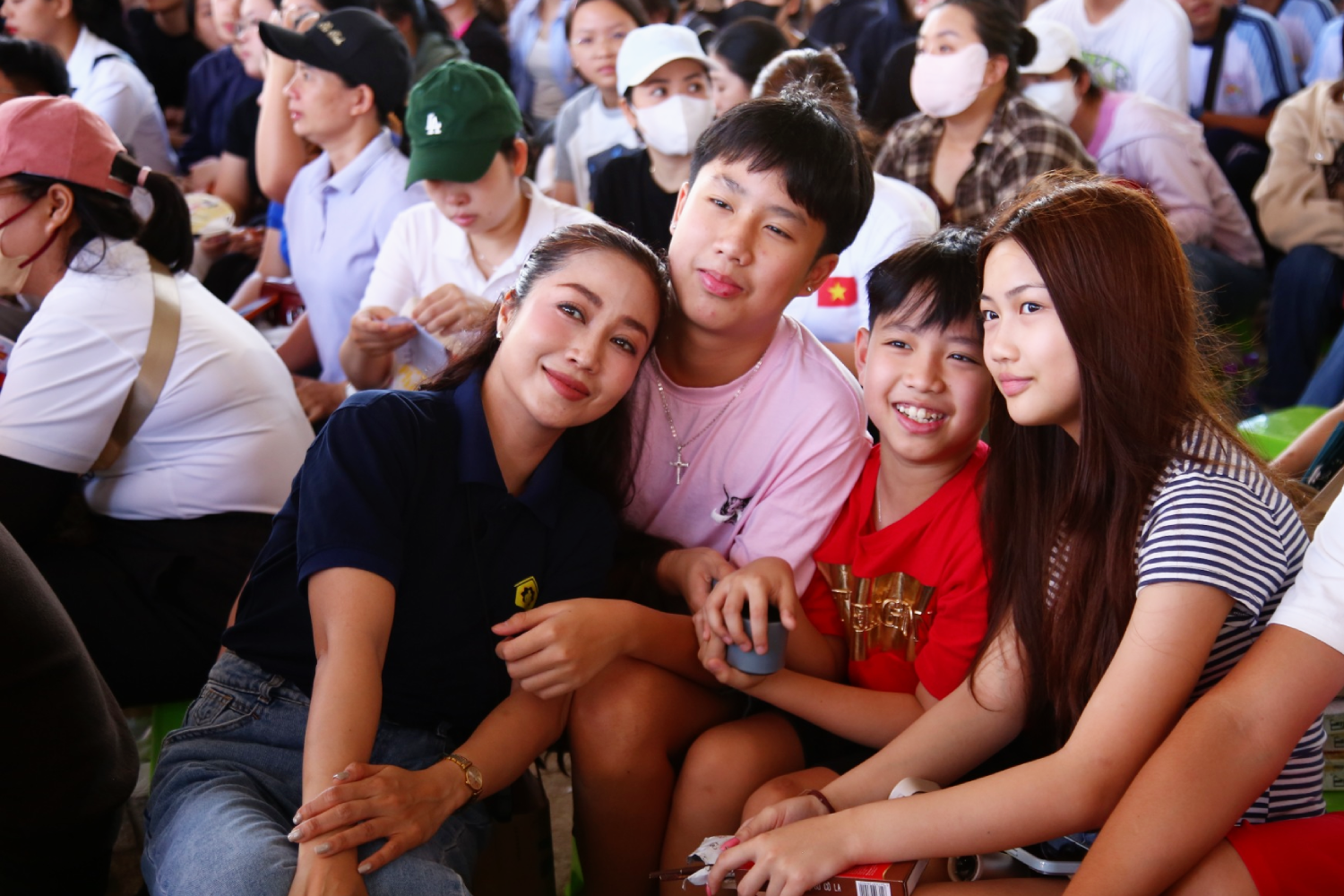 Nữ NSƯT từ Úc về dạy 3 con một bài học- Ảnh 2.